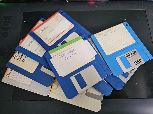 Amiga disks - x,