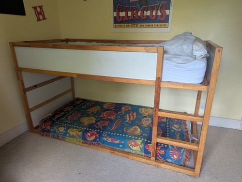 Raised kid bed kura ikea - bed,