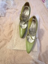 Dolce & Gabbana Women's HighHeel Size35  need a slim foot to fit into this shoe.