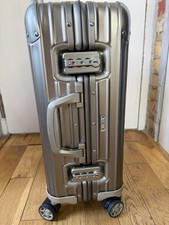 RIMOWA Topas Titanium, cabin