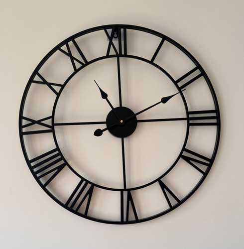 Black metal round - black,