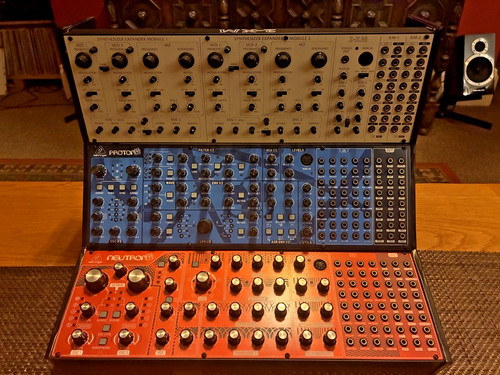 Behringer - 2-xm,