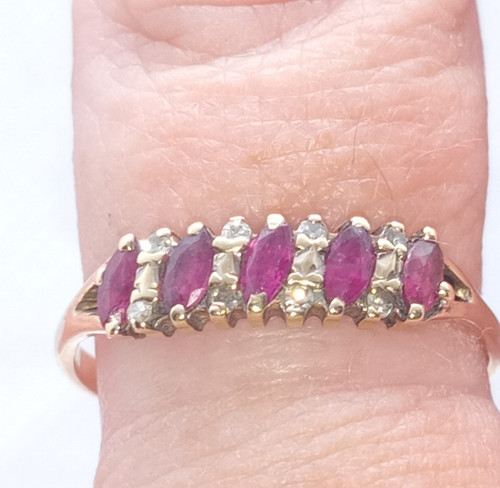 Fully hallmarked 9ct yellow - fully,