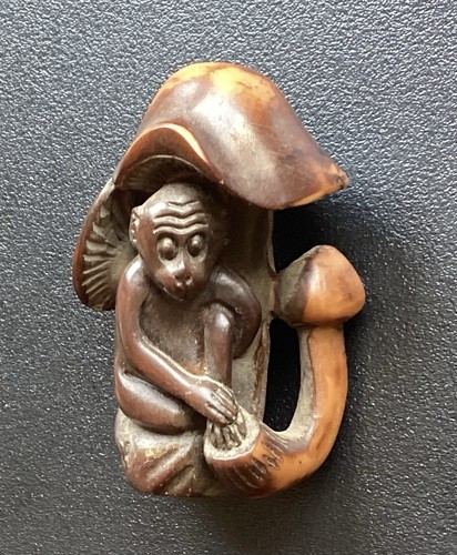 Boxwood netsuke monkey - netsuke,
