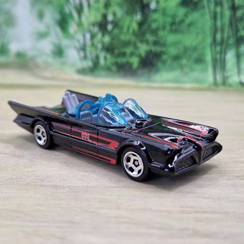 Hot wheels batmobile diecast - wheels,