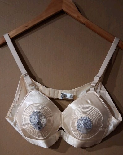 What katie did - beige, bullet