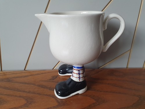 Standing still jug walking - standing,