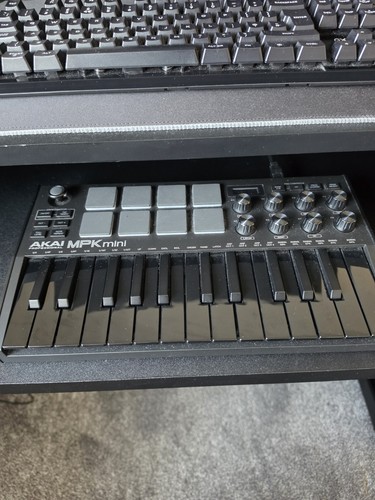 Akai mpk mini mk3 - 25-key, usb