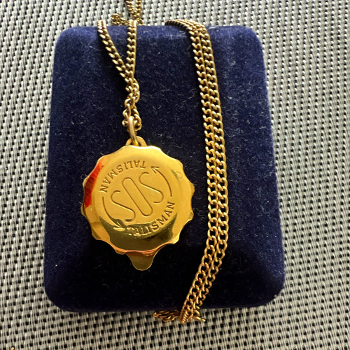 Sos talisman gold tone - sos,