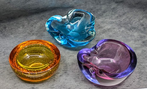 Glass ashtrays dishes - x,