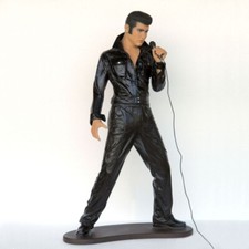Rock'n'Roll Singer Statue