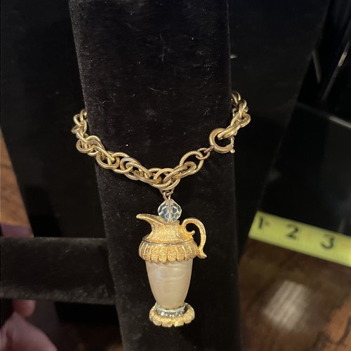 Vtg charm bracelet - , gold-tone