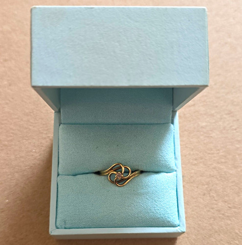 9ct yellow gold swirl knot - yellow,