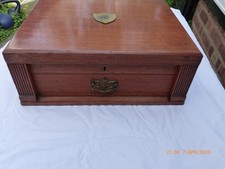 VINTAGE WOODEN WELLINGTON