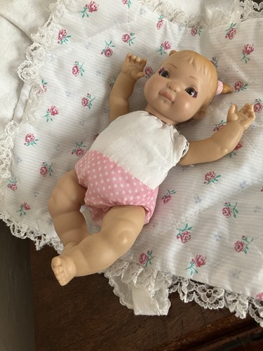 Baby doll uneeda - by,