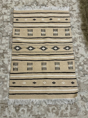 Handmade tunisian wool rug