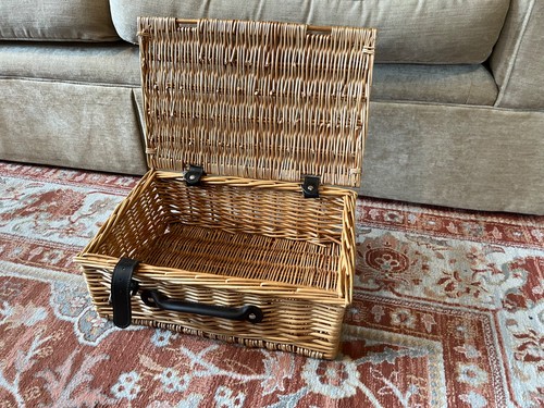 Vintage wicker picnic - wicker, hamper