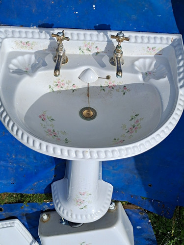 Heritage close coupled toilet - close,