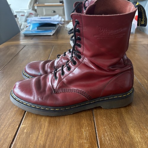 Martens airwair hole - dr,