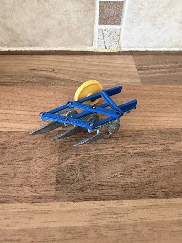 Britains scale 3 furrow - scale,