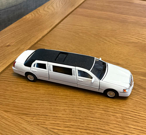 Kinsmart 1999 lincoln town - 1999,