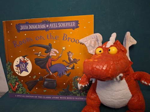 Room the broom - room, julia