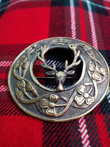 Stag head fly plaid brooch - tc,