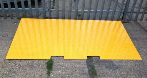 Container ramp - ,