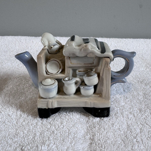 Novelty cat ceramic teapot - novelty,