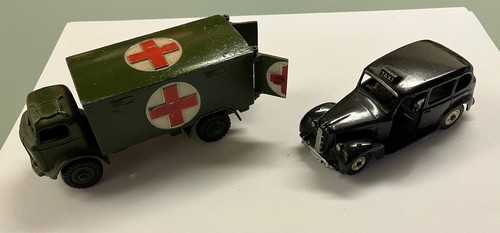Dinky toys military ambulance - dinky,