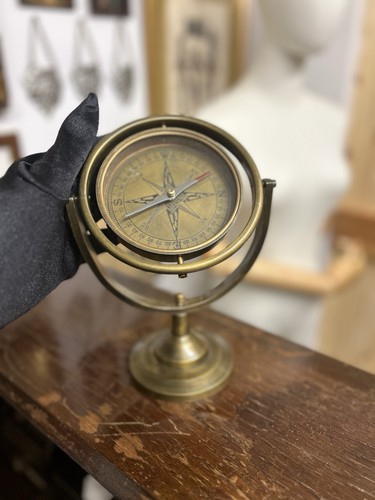 Vintage light brass - light, nautical