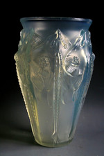 ANTIQUE ART DECO SABINO MANTA RAY OPALESCENT GLASS VASE - CIRCA 1930