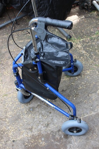 Aidapt wheeled walker with - ,