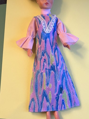 Vintage 1970s sindy doll - 💚,
