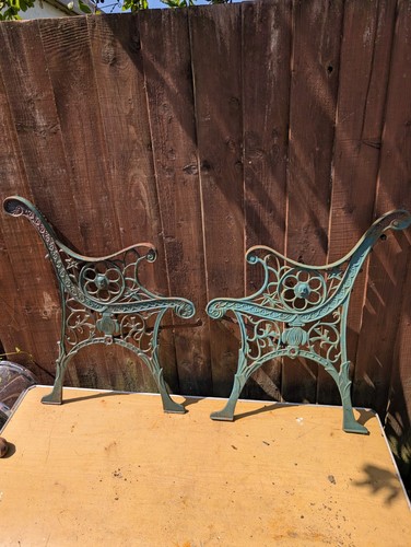 Vintage cast iron lion finial - cast,