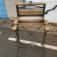 Old fashioned clothes mangle - ,