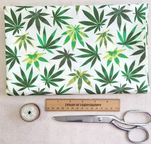 Fabric remnant green weed - -,