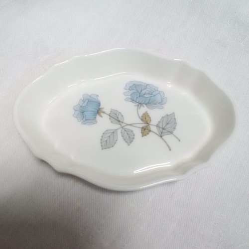 Wedgewood ice rose trinket - ice,