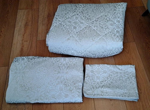450 kingsize bedeck quilted - £450,