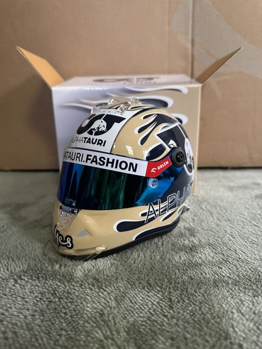 Formula scale helmet - 1,