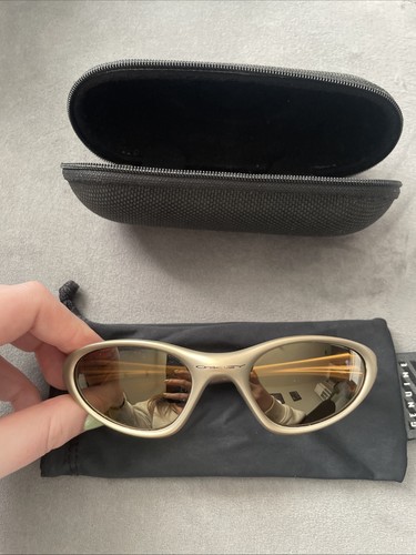 Authentic vintage oakley - authentic,