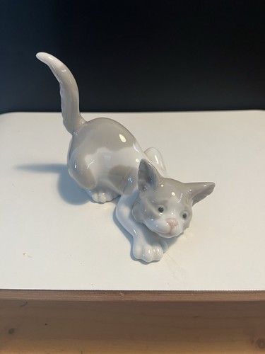 Lladro attentive cat - lladro, 'attentive