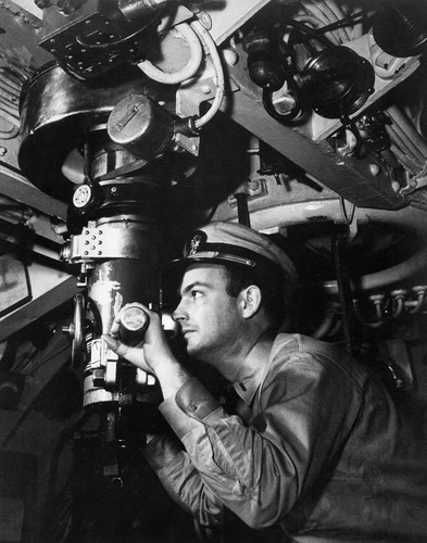 Officer periscope in - periscope,