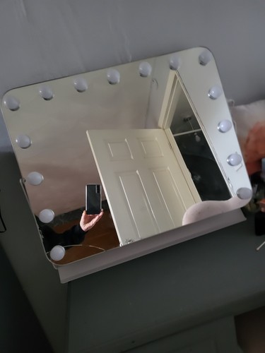 Hollywood large makeup - makeup, mirror