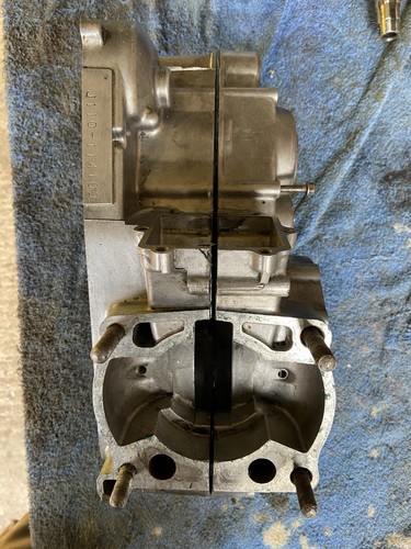 Suzuki 250 engine casings - 250,