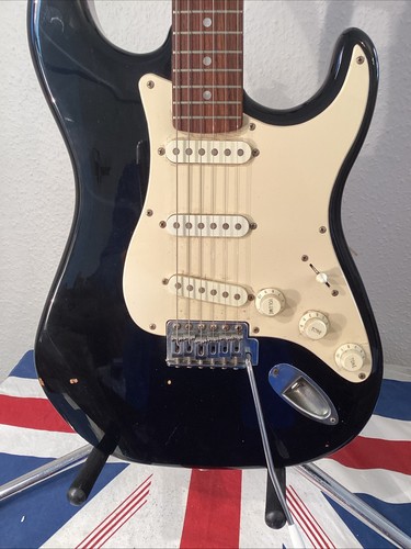 Squire fender guitar - guitar., (