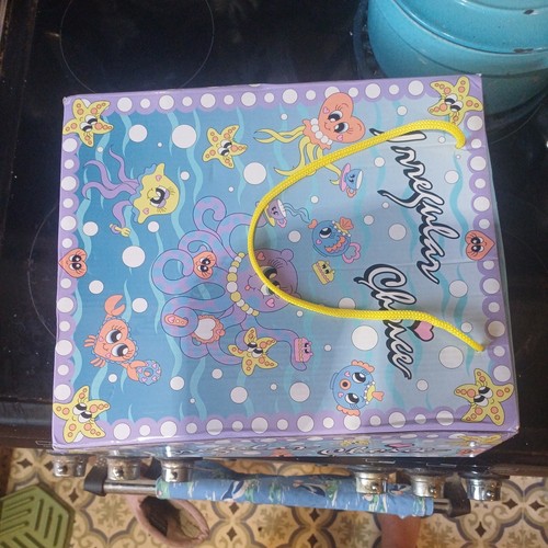 Box new irregular choice - in,