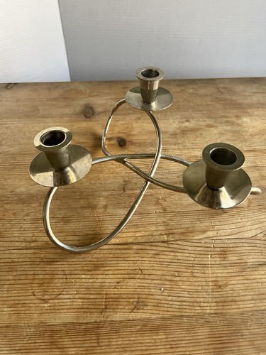 Arm candelabra featuring a - 3-arm,