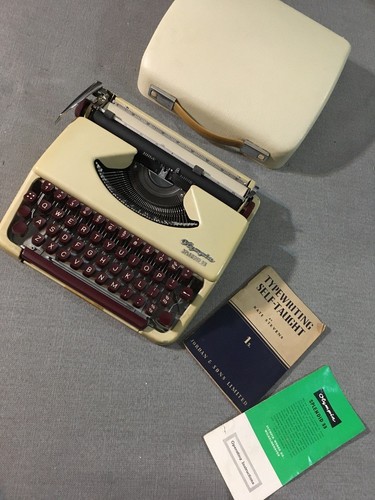 Olympia splendid typewriter - splendid, 33