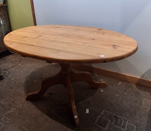 Oval pine tilt top table